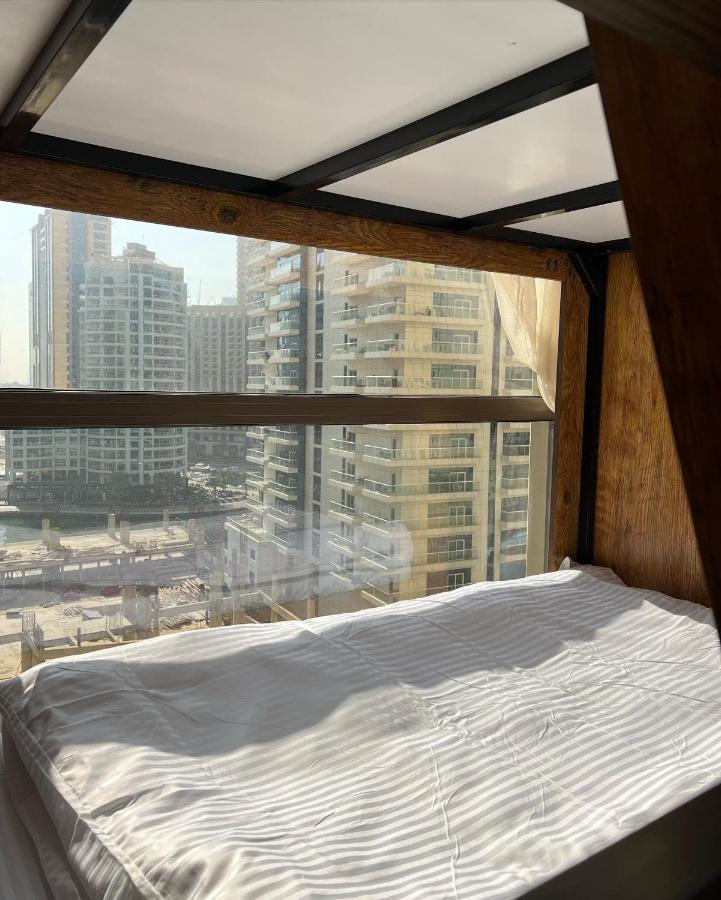 Lunar Hostel Plus Dubai Exteriör bild