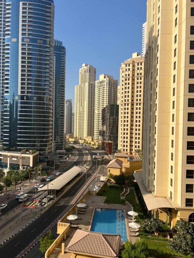 Lunar Hostel Plus Dubai Exteriör bild