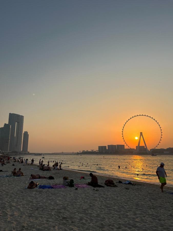 Lunar Hostel Plus Dubai Exteriör bild