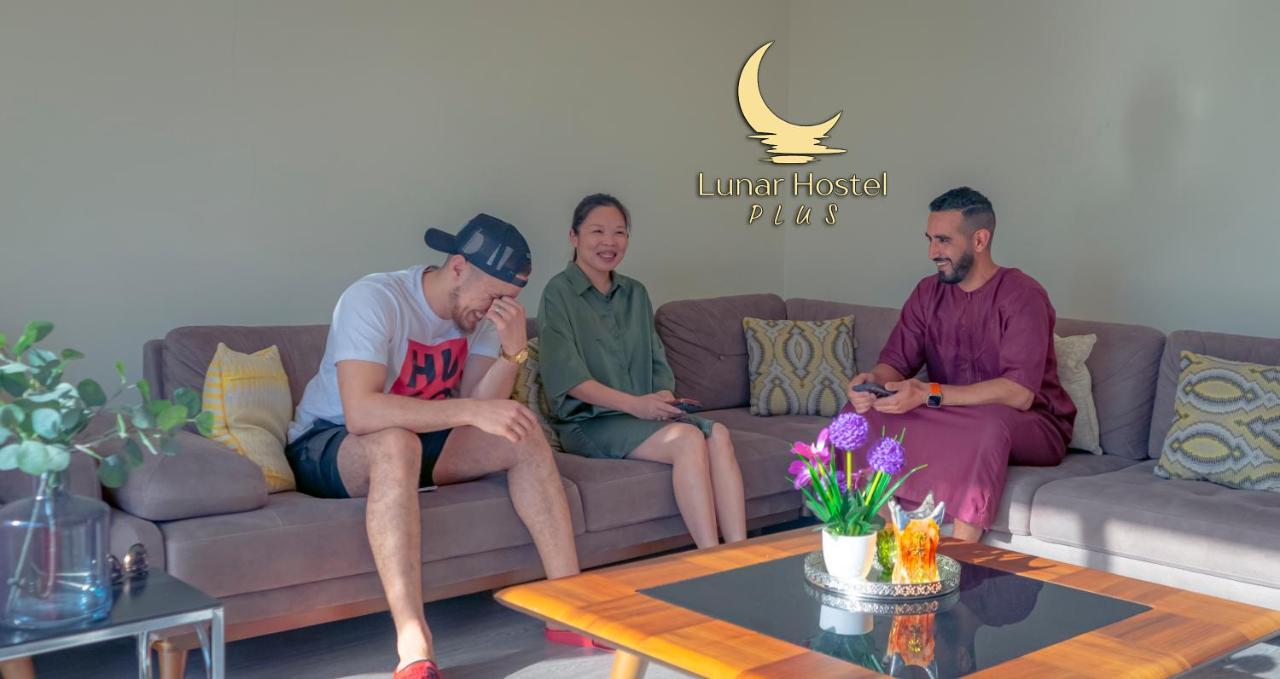 Lunar Hostel Plus Dubai Exteriör bild