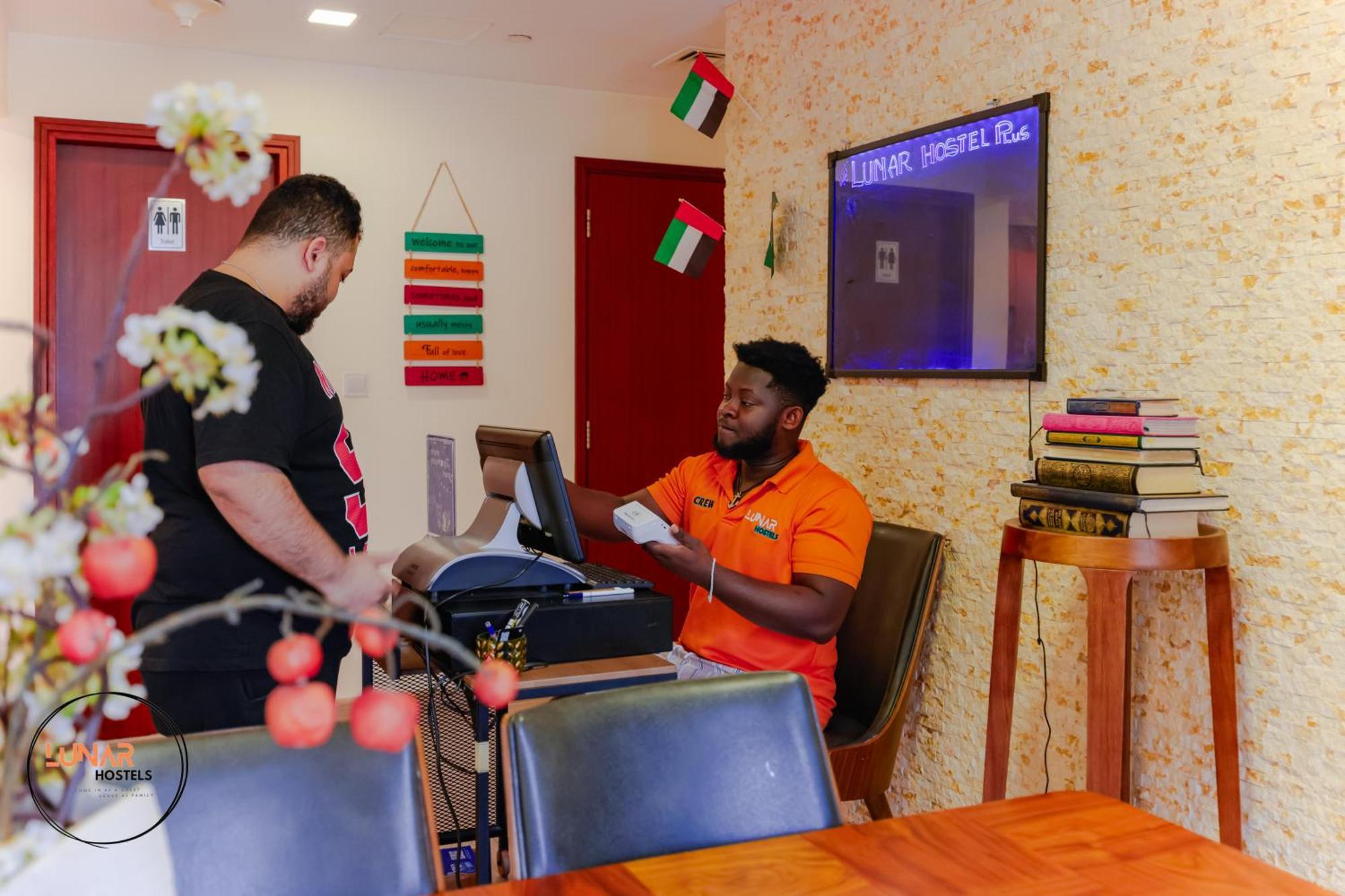 Lunar Hostel Plus Dubai Exteriör bild
